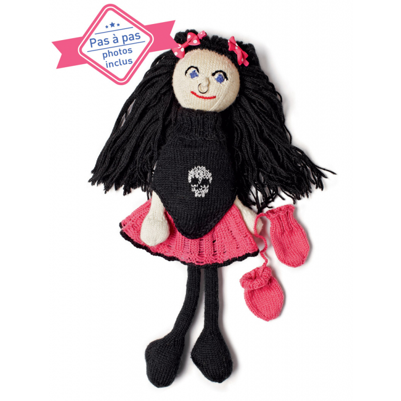 Modèle - Poncho à tête de mort brodée et jupe rose Modèle à télécharger Modèles