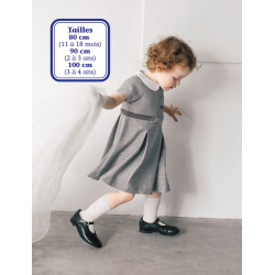 Modèle - Robe à col blanc Modèles