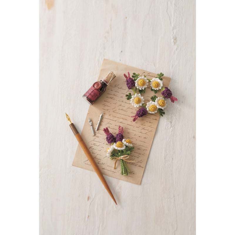Accessoires fleuris crochetés avec du coton à broder Livre Crochet
