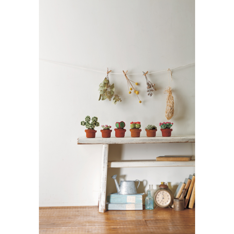 Accessoires fleuris crochetés avec du coton à broder Livre Crochet
