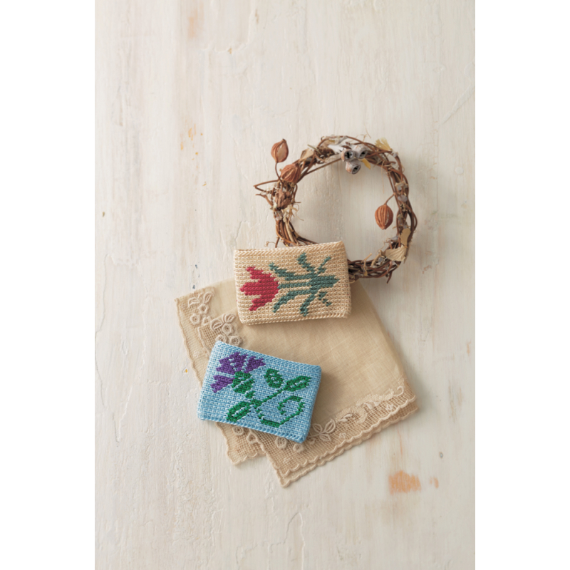 Accessoires fleuris crochetés avec du coton à broder Livre Crochet