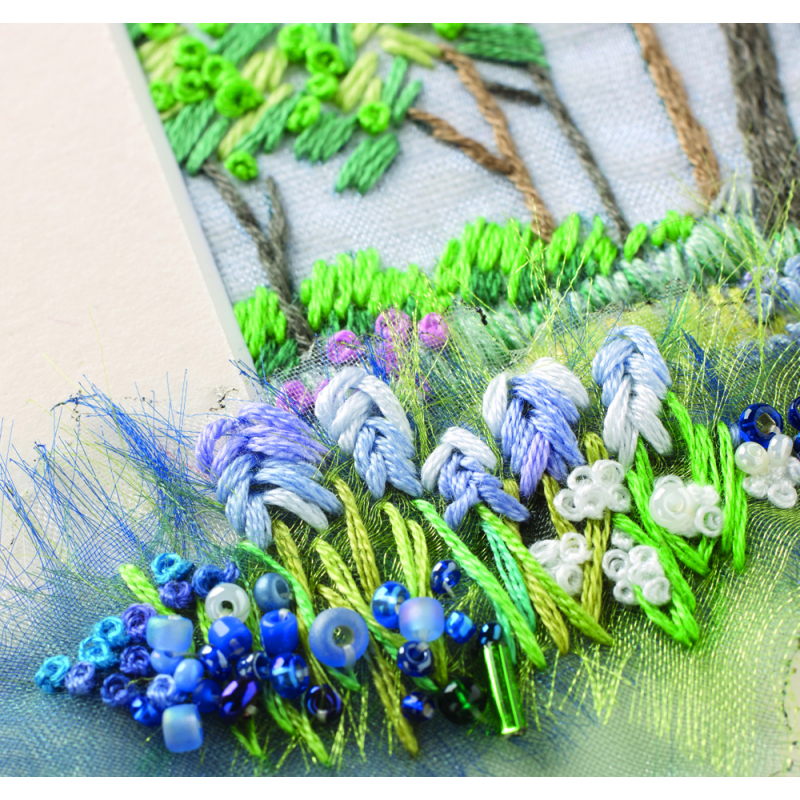 Fleurs textiles embellies Livre Broderie