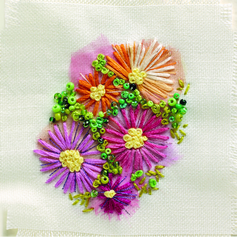 Fleurs textiles embellies Livre Broderie