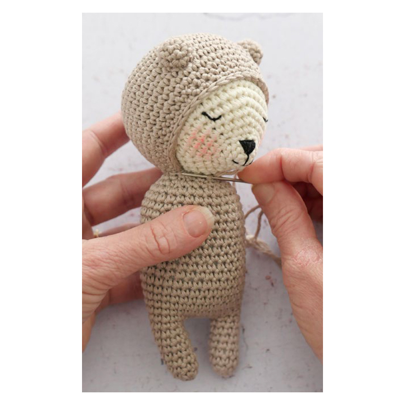Modèle crochet – Ourson amigurumi pour bébé