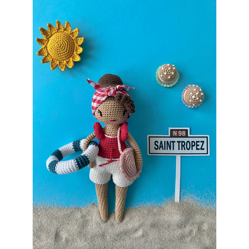 Modèle Loretta en vacances à Saint-Tropez au crochet Modèle à télécharger Modèles