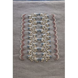Motifs anciens en broderie traditionnelle & ruban Broderie Motifs anciens en broderie traditionnelle & ruban Broderie
