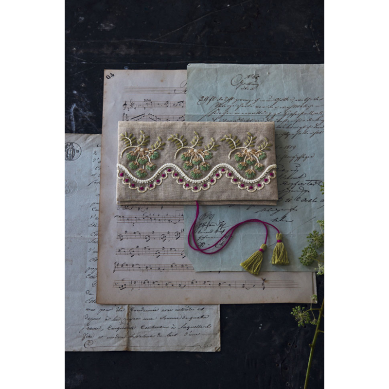 Motifs anciens en broderie traditionnelle & ruban Broderie