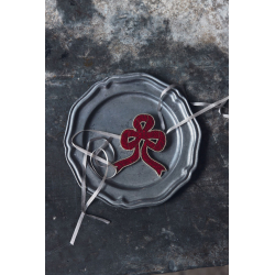 Motifs anciens en broderie traditionnelle & ruban Broderie Motifs anciens en broderie traditionnelle & ruban Broderie