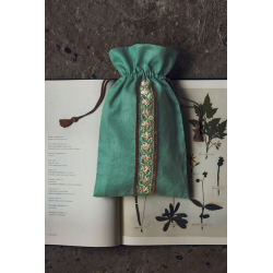 Motifs anciens en broderie traditionnelle & ruban Broderie Motifs anciens en broderie traditionnelle & ruban Broderie