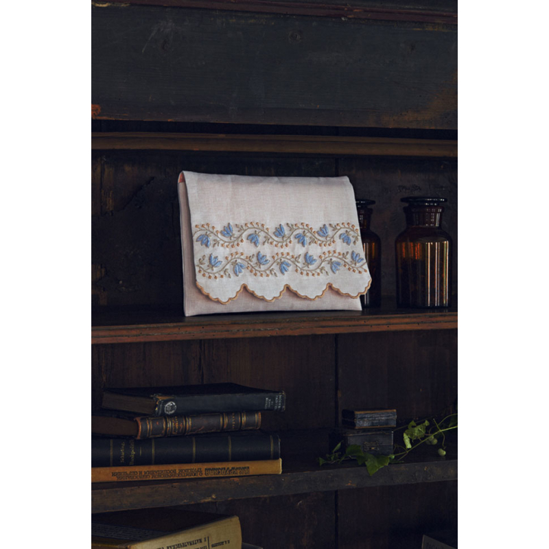 Motifs anciens en broderie traditionnelle & ruban Broderie