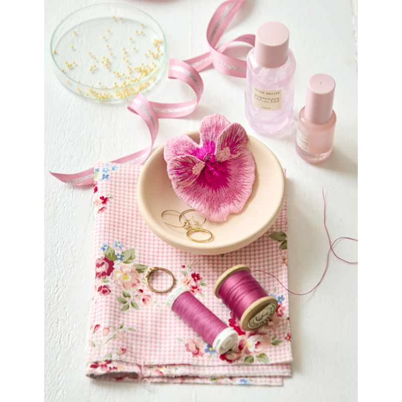 Broderies de Marie N°26 : le stumpwork Livre Broderie