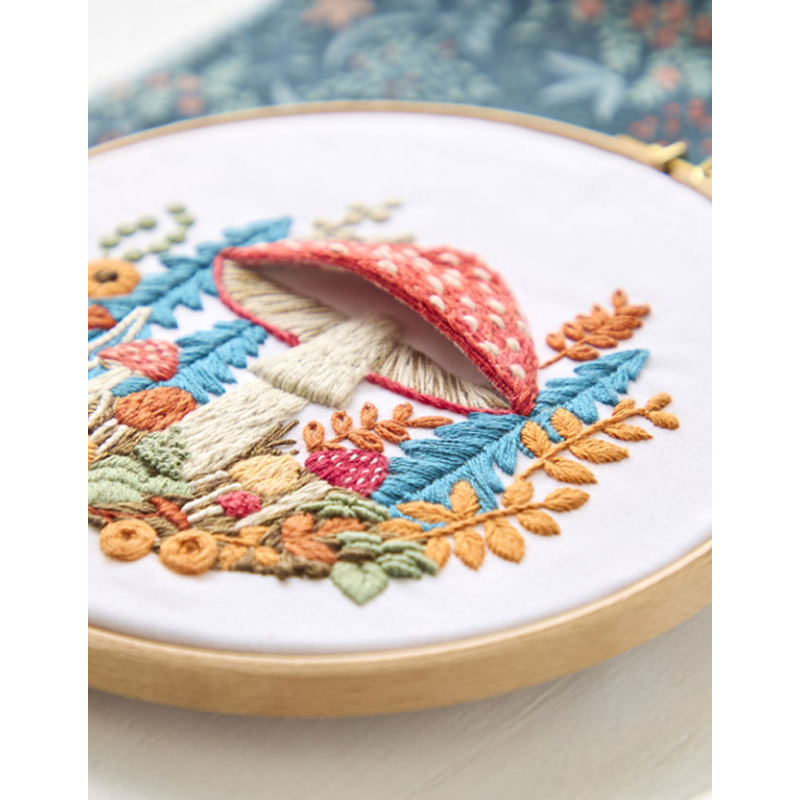 Broderies de Marie N°26 : le stumpwork Livre Broderie