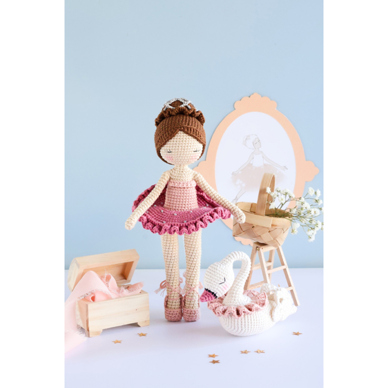 Poupées et amigurumis au crochet in Paris Livre Crochet