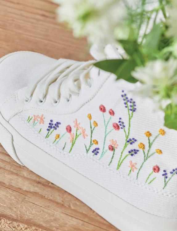 Apprendre la broderie en 10 leçons : chaussures brodées