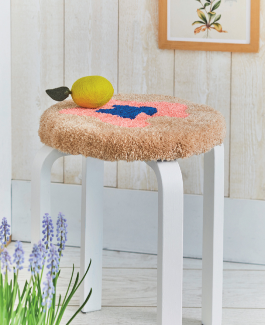 Tabouret tufté en tufting