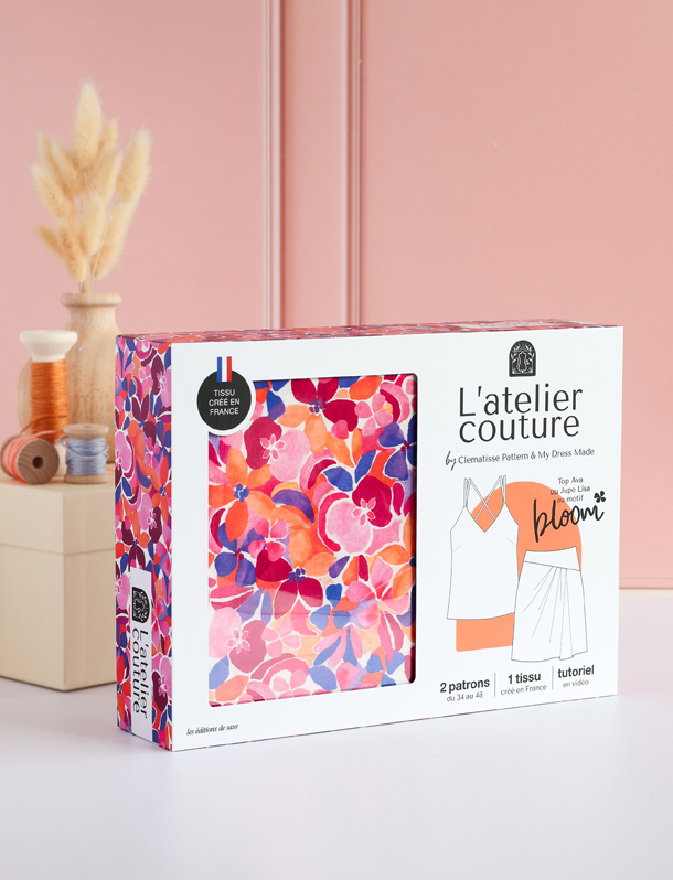 Coffret couture créatif « L’atelier couture » avec tissu fleuri coloré, patrons et accessoires de mercerie, idéal pour couture DIY, loisirs créatifs, mode fait main et projets couture débutant à confirmé