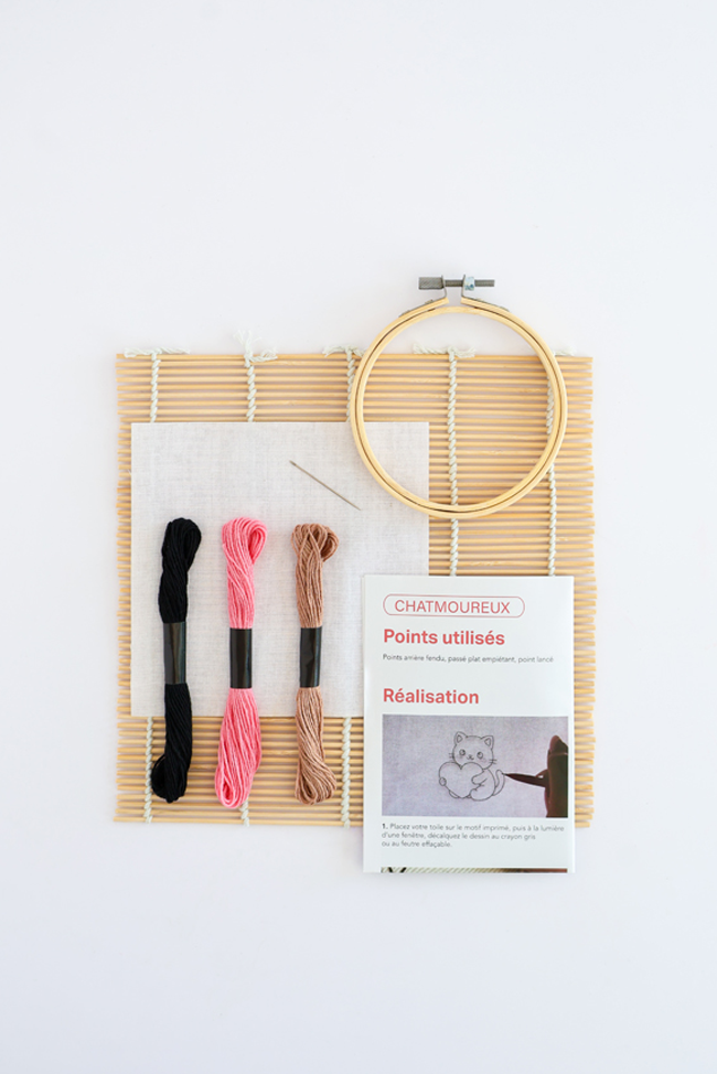 Kit de broderie Chatmoureux avec tambour, fils et points utilisés