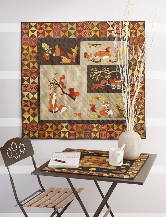 Patchwork d’automne avec renards, écureuils et feuilles, accompagné d’un chemin de table quilté aux couleurs automnales