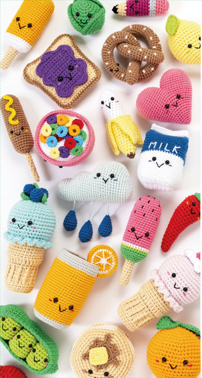 Collection d’amigurumis gourmands et kawaii crochetés à la main représentant glaces, fruits, boissons et gourmandises colorées, idéale pour crochet DIY, créations handmade, univers enfantin et loisirs créatifs.