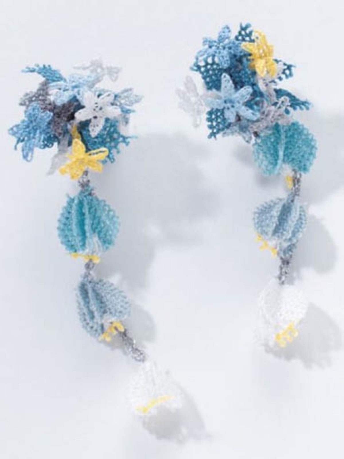fleurs et papillons en broderie oya