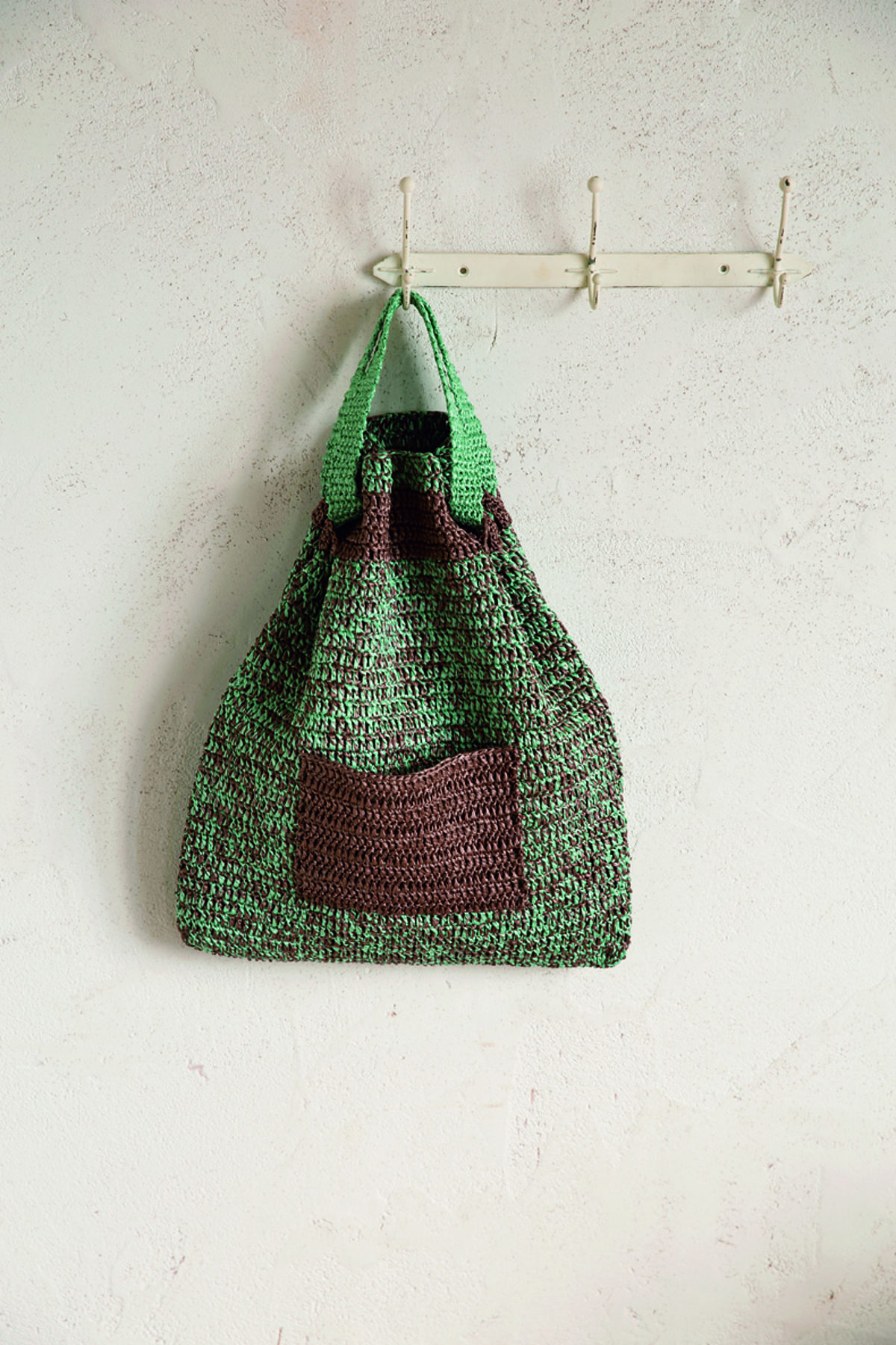 Pochette-sac © NIHON VOGUE-SHA 2017/ photographe : Yukari Shirai