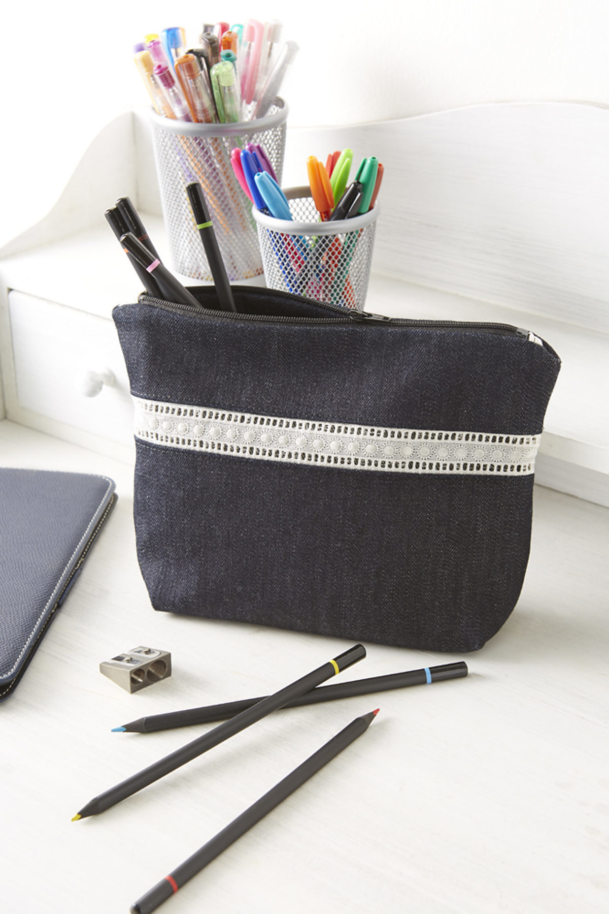 MLAB323-debuter-couture-trousse-feminine