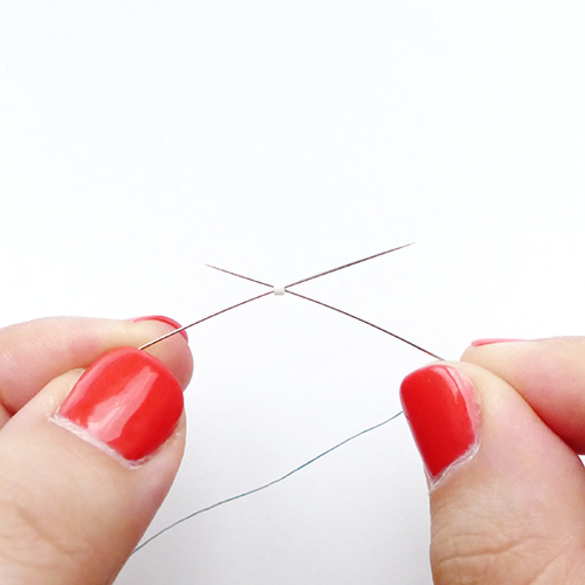 Brick stitch tissage de perles sur des aiguilles fines