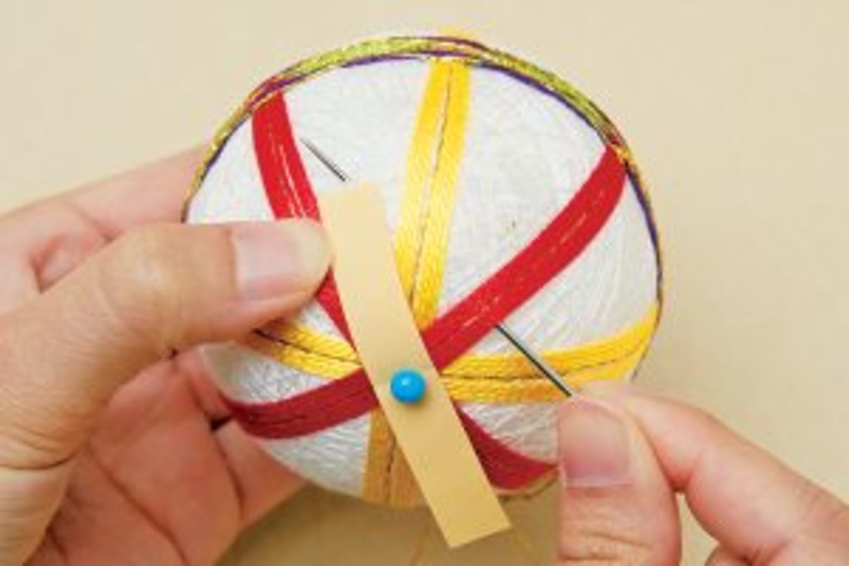 balle temari motif aiguilles de pin étape 13