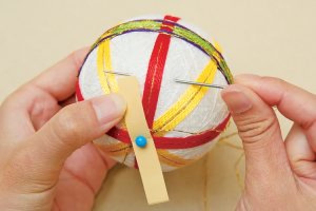 balle temari motif aiguilles de pin étape 14