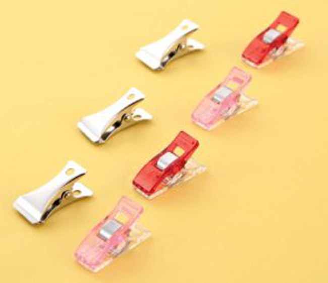 Pinces de couture et clips de maintien pour tissus, accessoires indispensables pour maintenir les épaisseurs de tissu sans les abîmer, idéals pour couture DIY, patchwork, quilting et travaux de mercerie.