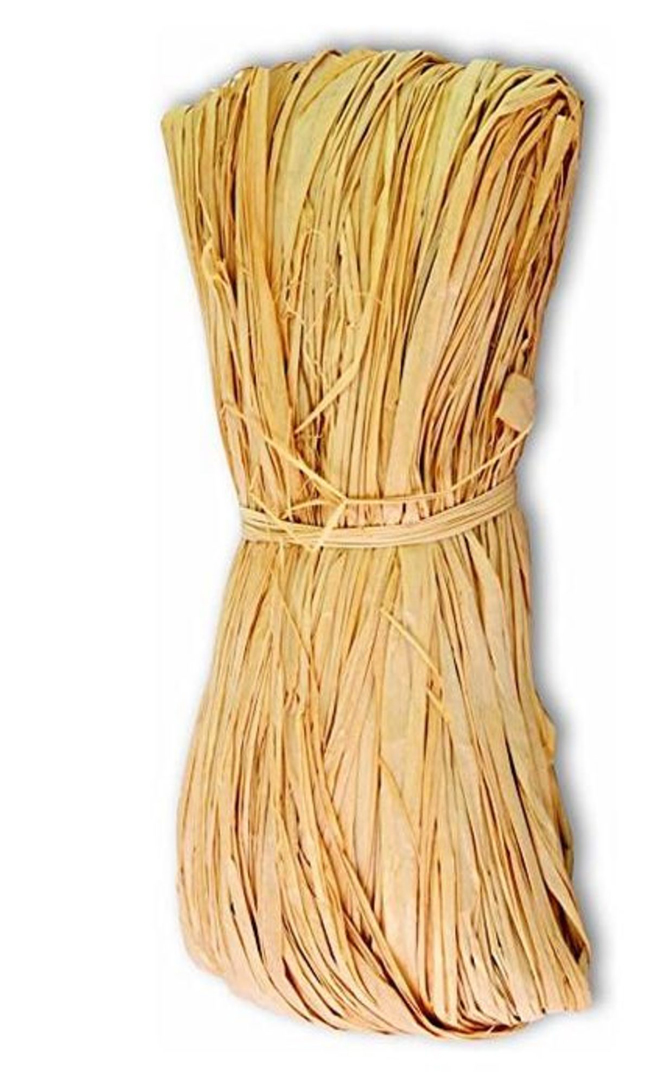 Botte de raphia naturel en fibres végétales, matière première légère et résistante idéale pour crochet DIY, vannerie, sacs faits main, accessoires estivaux et créations artisanales naturelles.