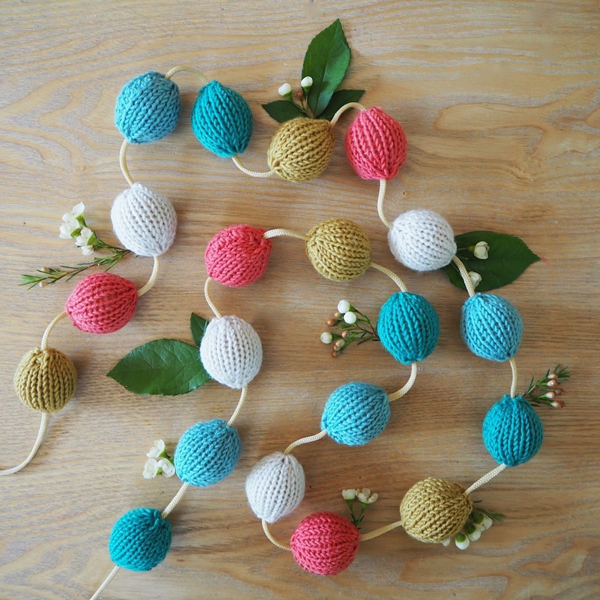 Tricote moi une guirlande !