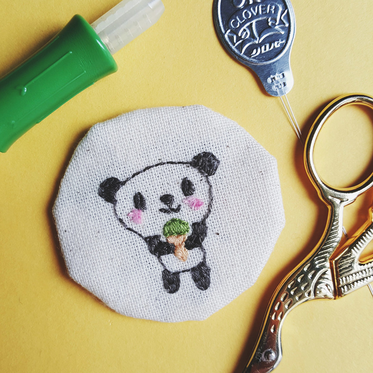 L'aiguille magique : une broderie panda Kawaï et un concours !