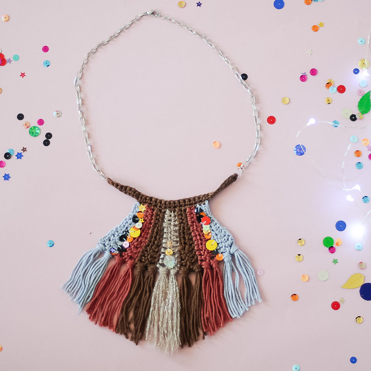 Collier à franges au crochet