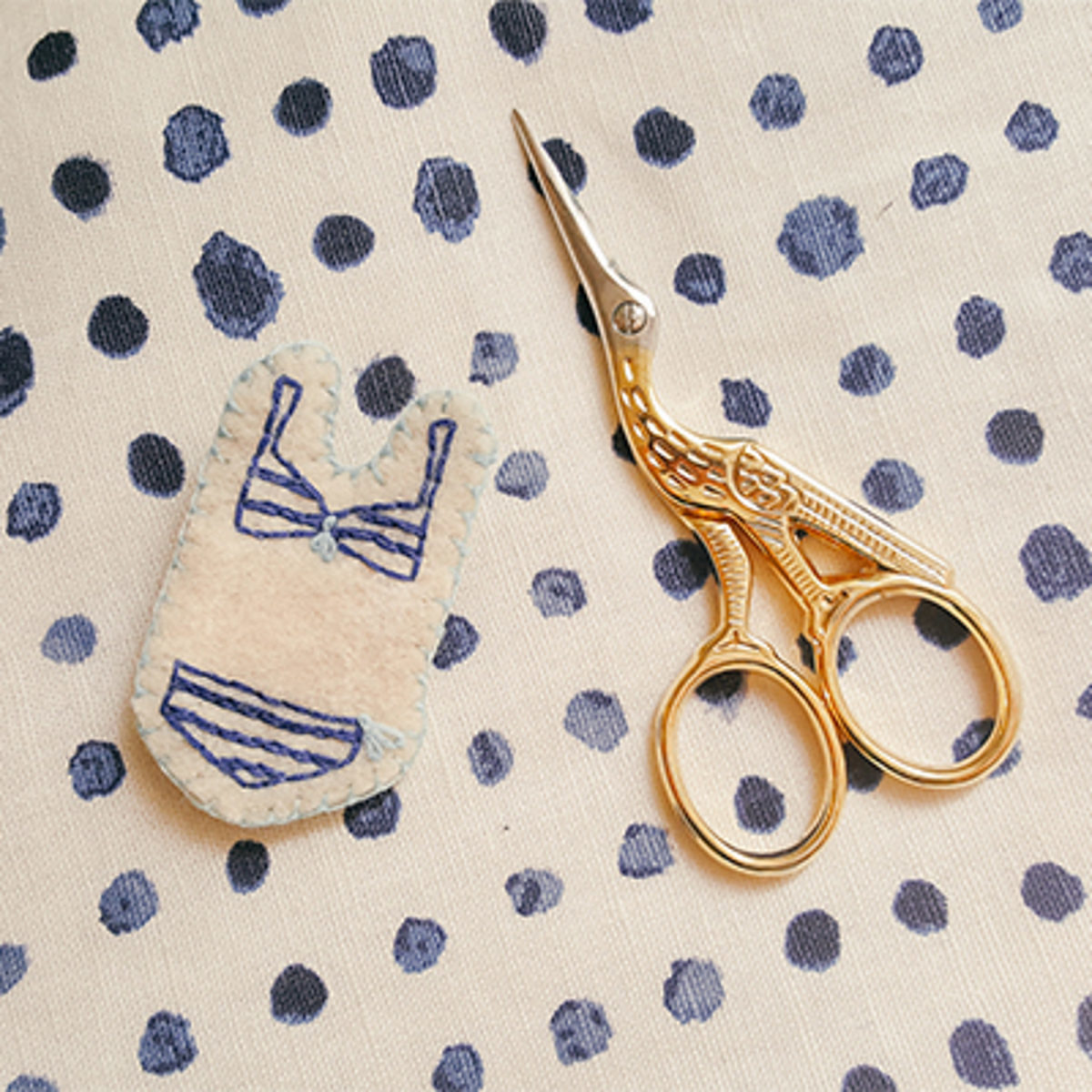 Petit badge brodé en feutrine