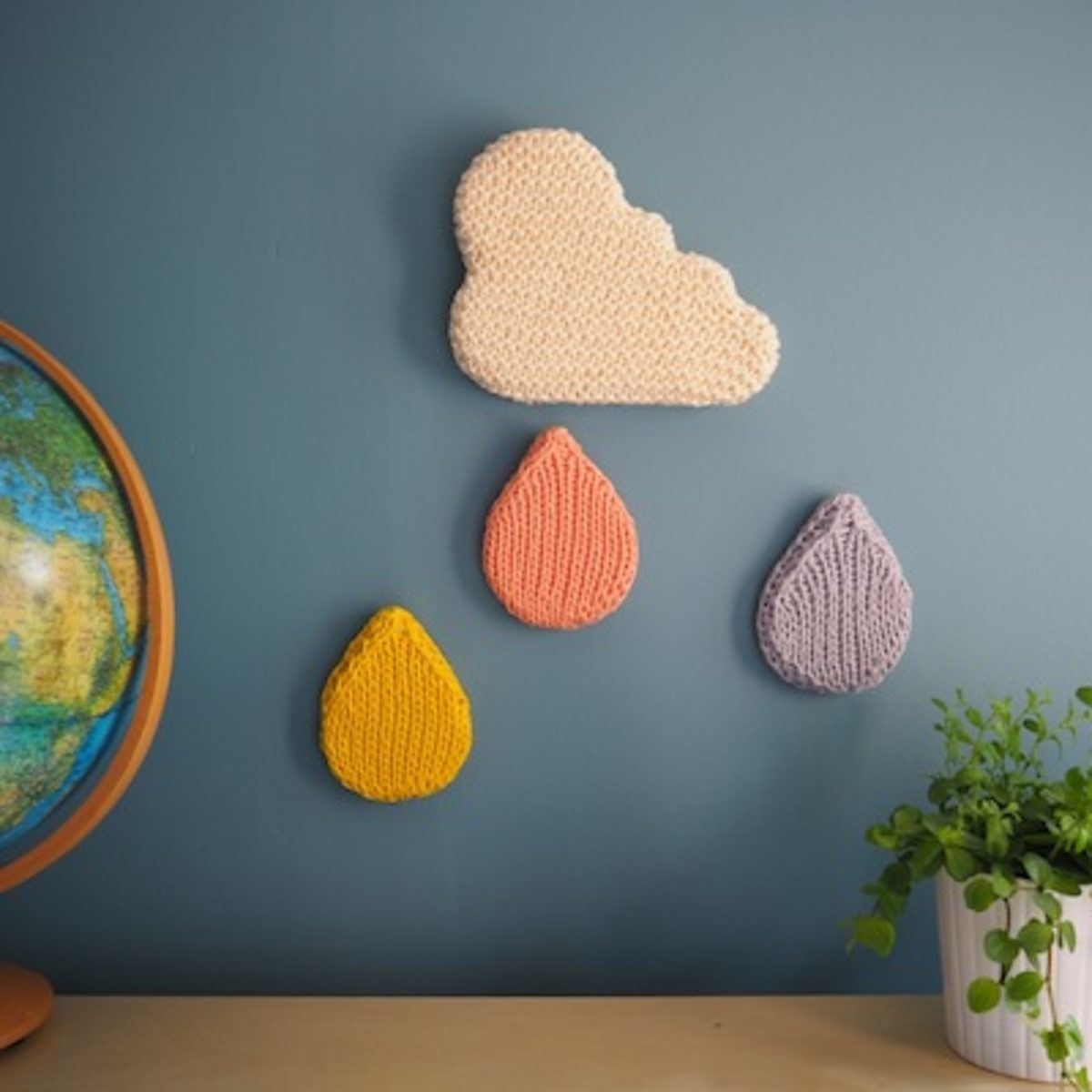 Déco: Nuage et gouttes en laine