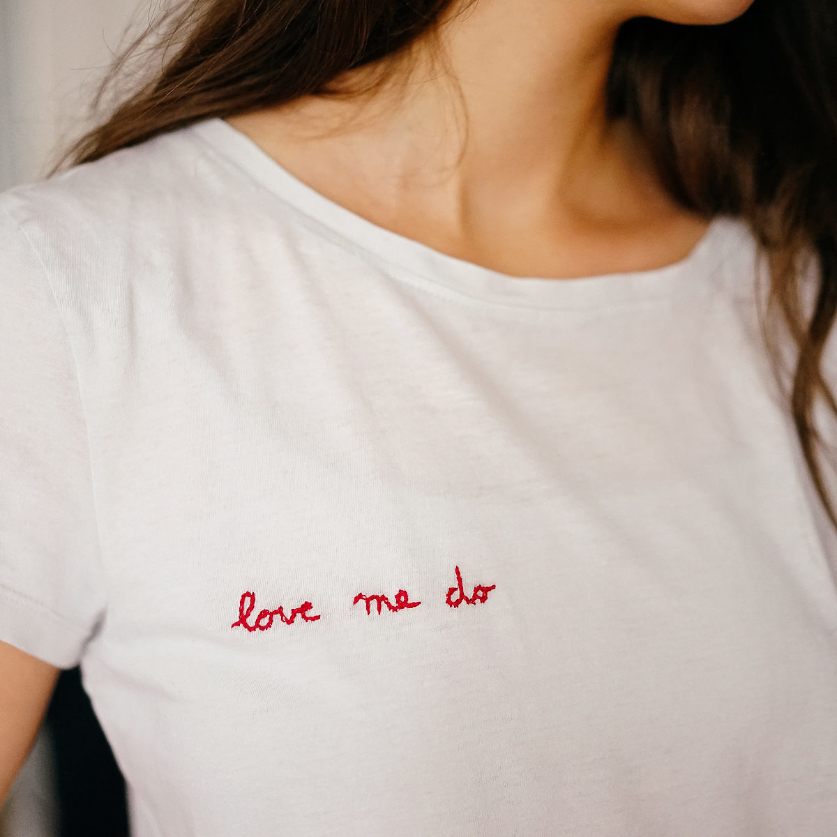 T-shirt brodé "Love Me Do"