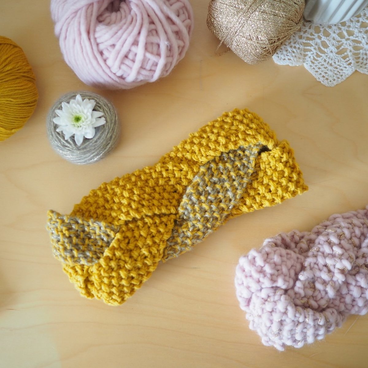 Tricot mère fille: les bandeaux tresses au point de riz.