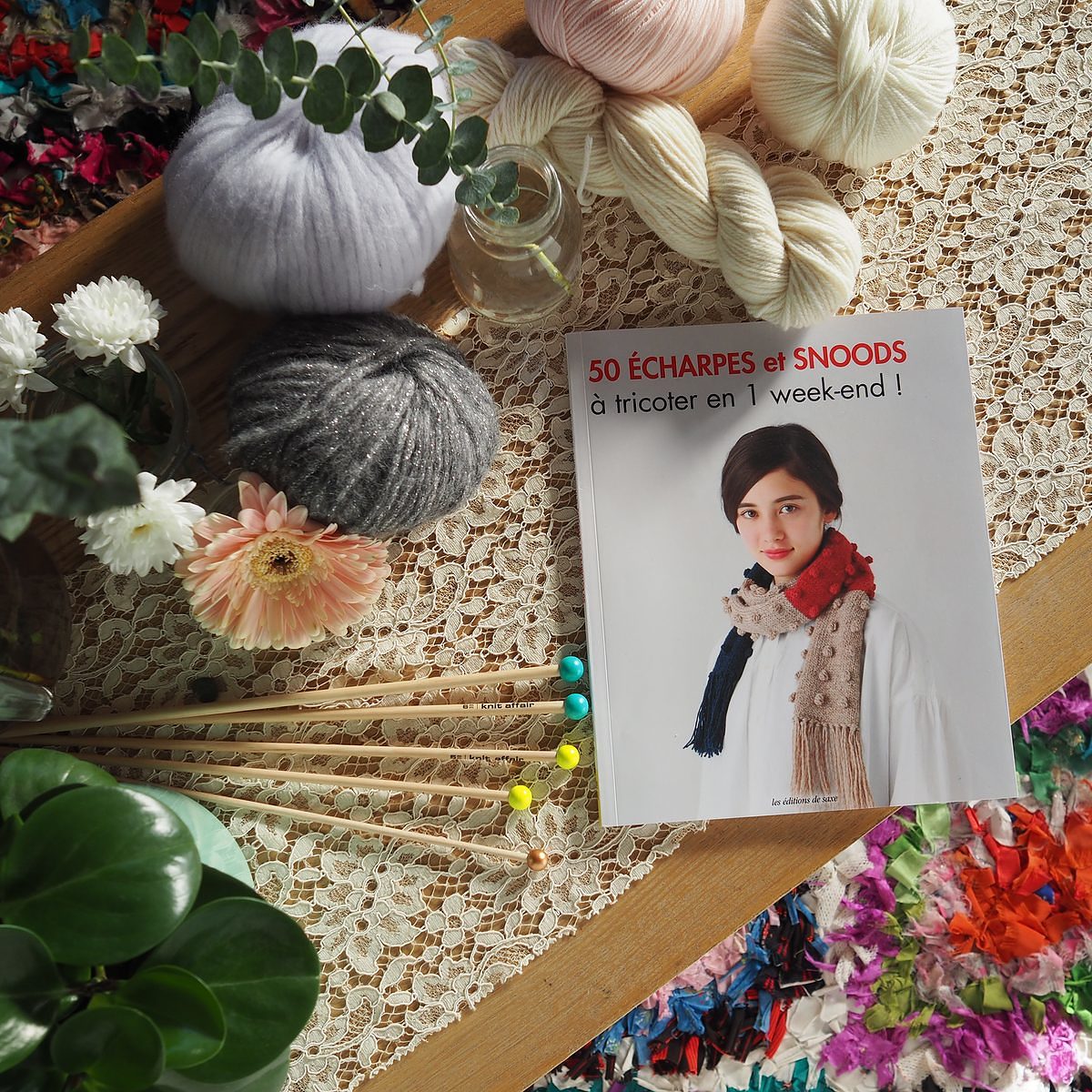 It livre, noppes, snood et manchon de princesse russe.