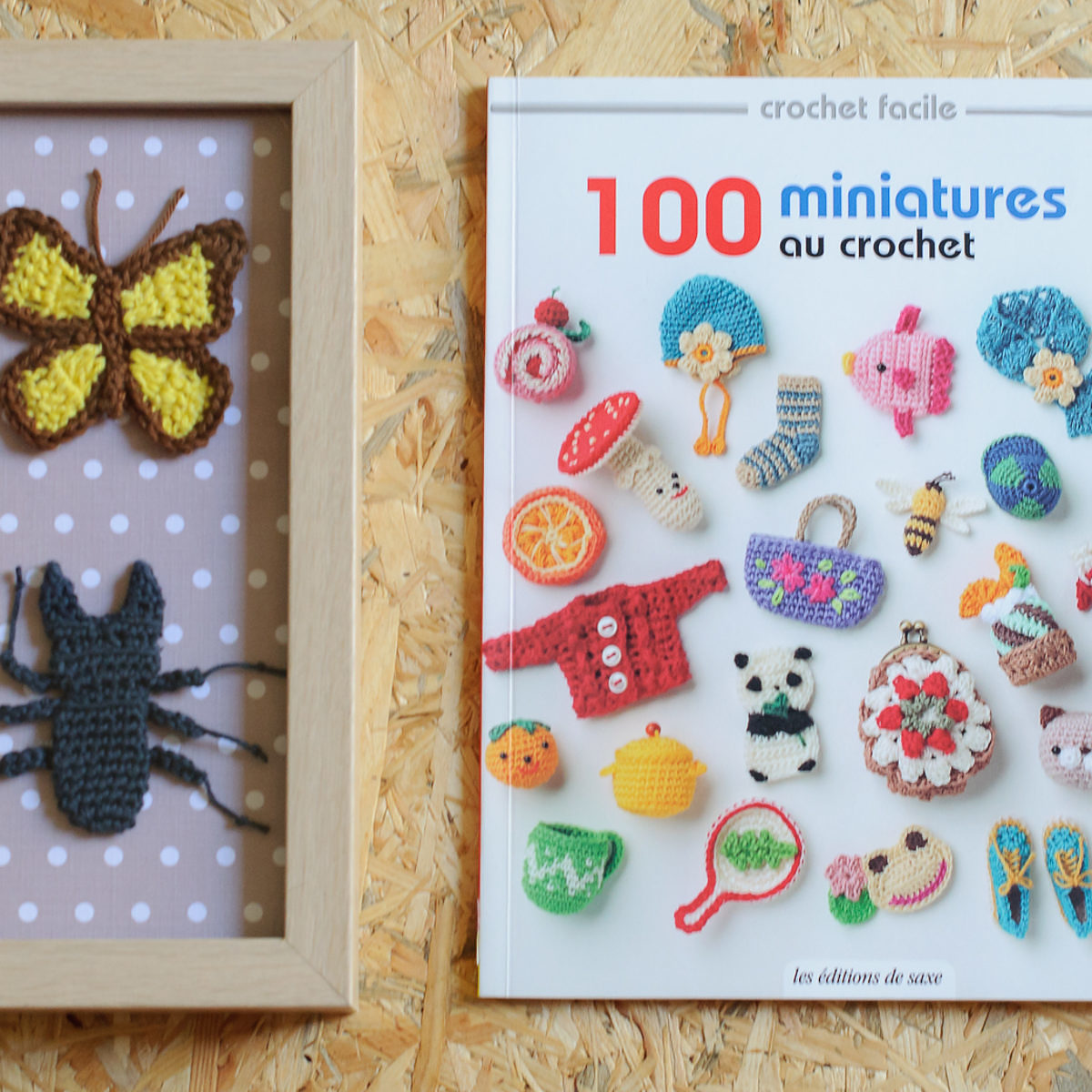 Le livre "100 miniatures au crochet" et le cadre poétique