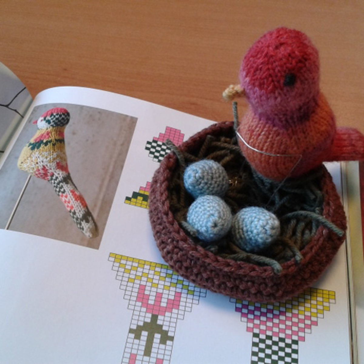 Les jolis oiseaux d'Arne & Carlos (+ tuto nid garni au crochet)