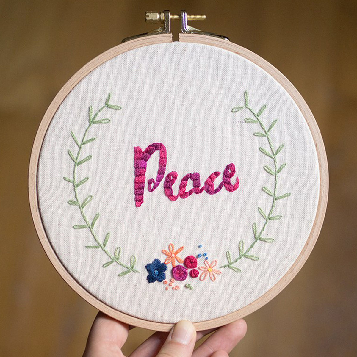 Modèle gratuit : hoop art "Peace" à offrir à Noël