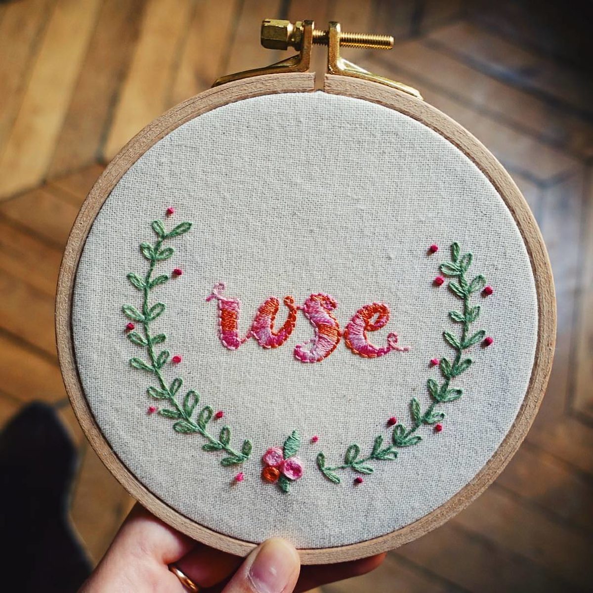 Hoop art pour débutants : broder un cadeau de naissance