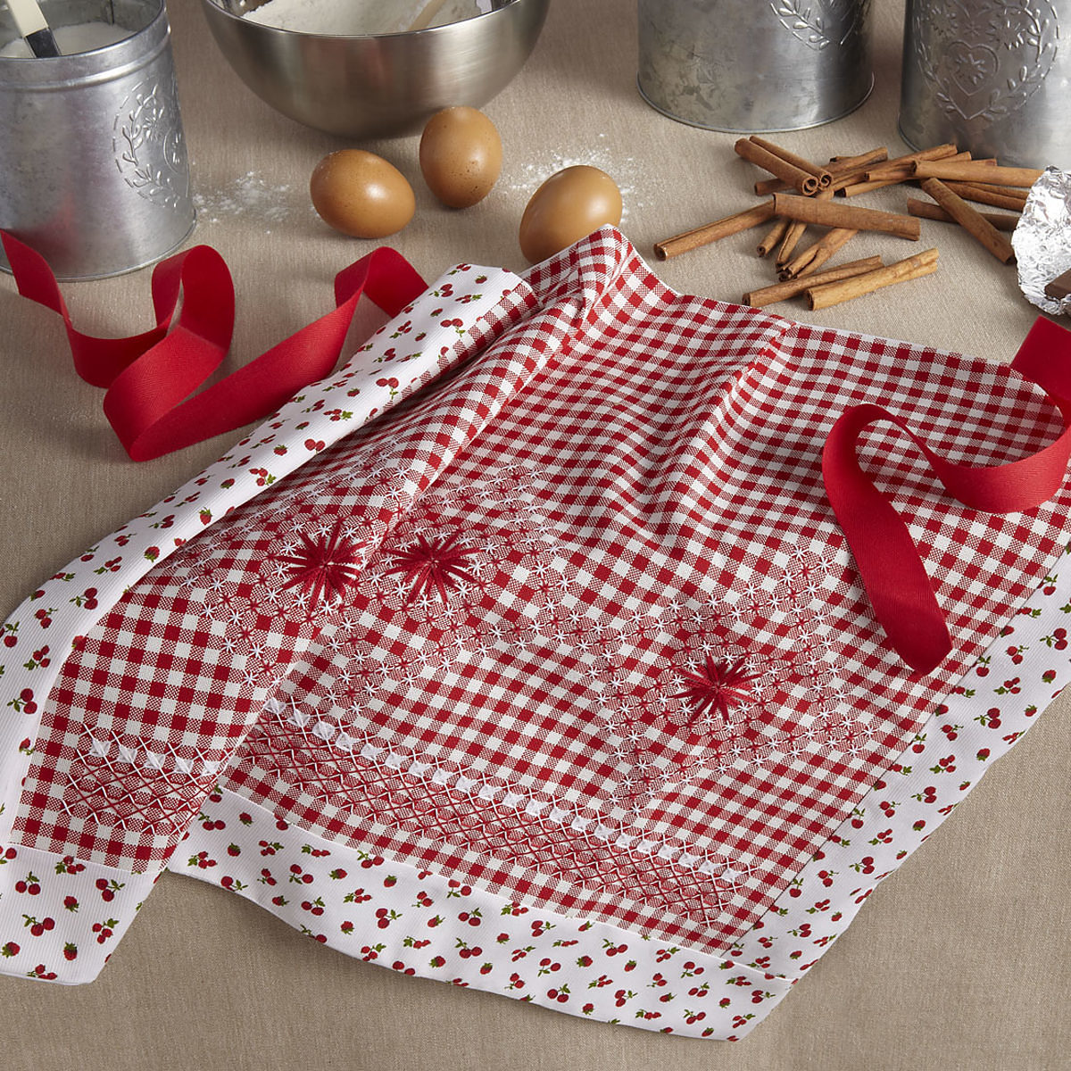 Broderie suisse : un petit cours gratuit, ça vous dit ?