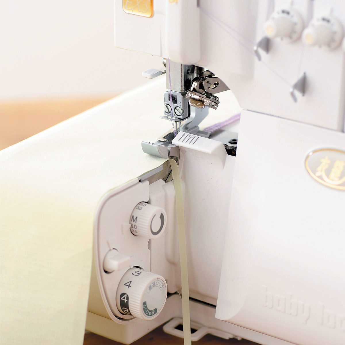 Surjeteuse : est-ce vraiment utile en couture ?