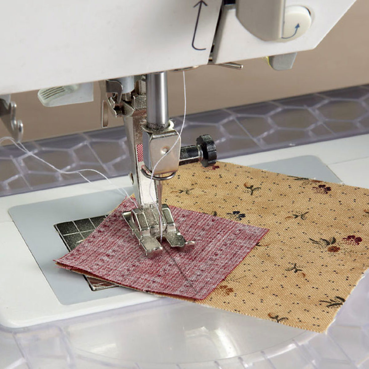 Débuter en patchwork : ai-je besoin d’un pied-de-biche spécifique ?