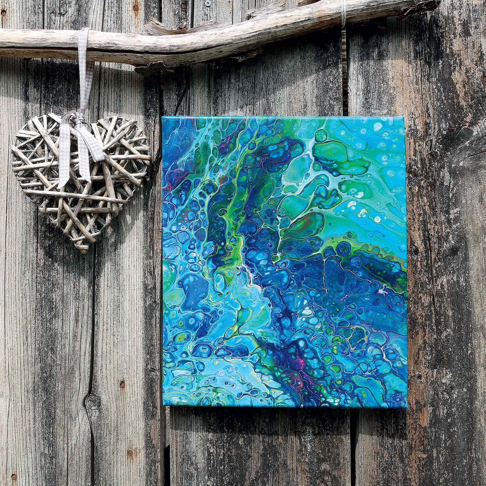 Apprenez comment faire du pouring acrylique grâce à notre tuto
