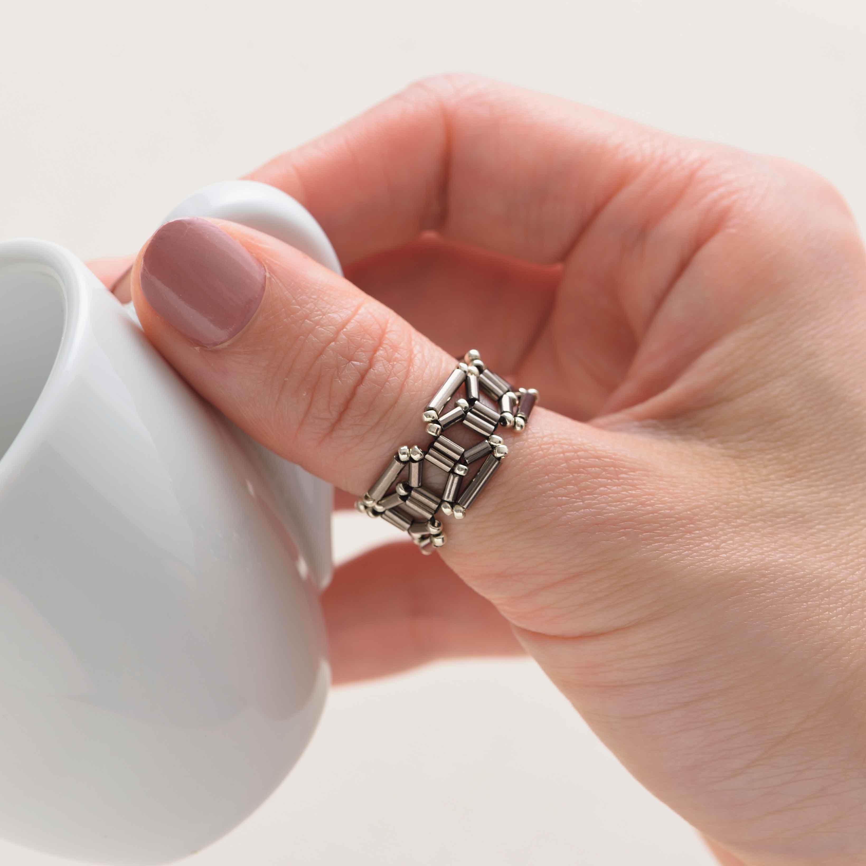 Tuto DIY bague en perles Miyuki : créez un bijou unique et tendance !