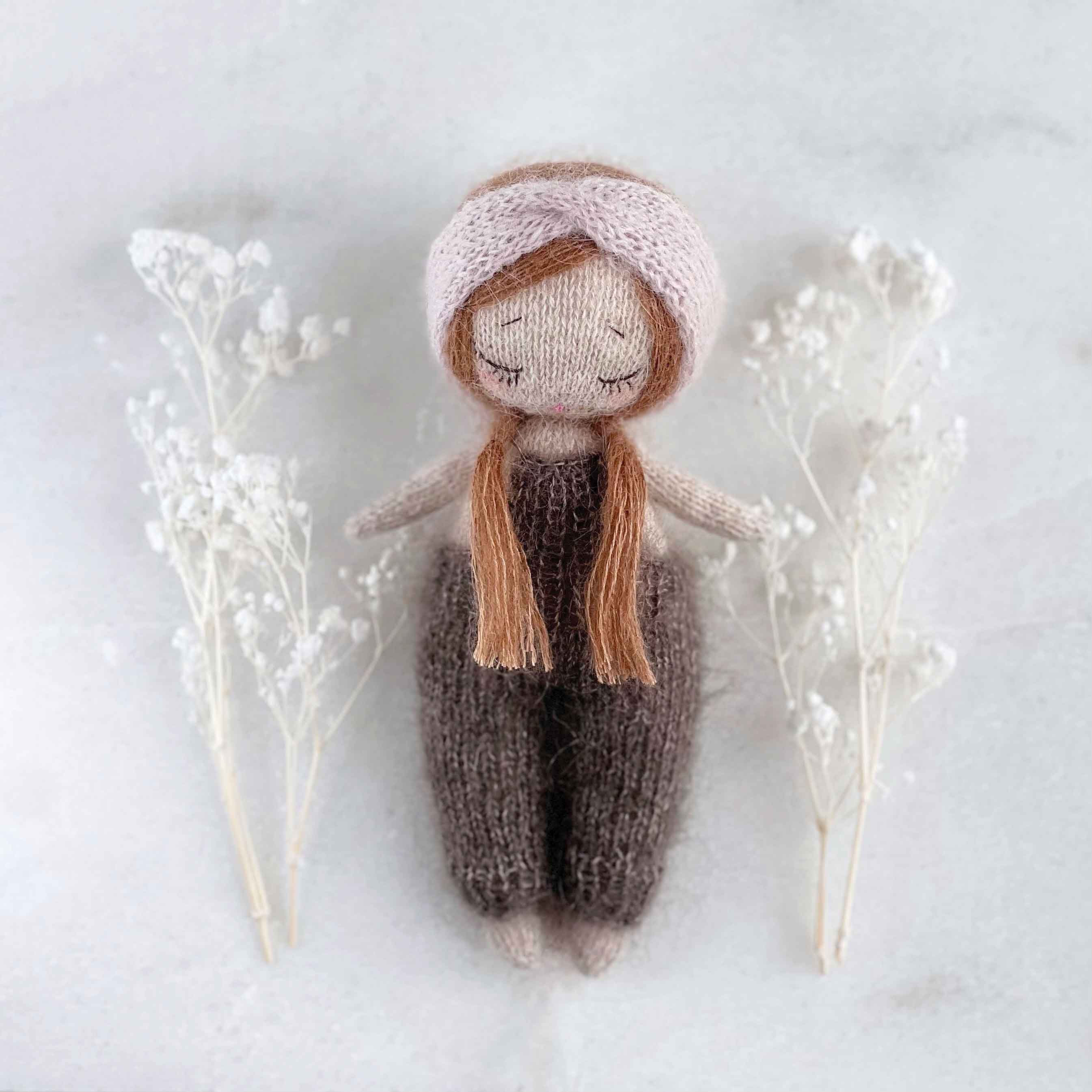 Envie de créer une jolie poupée au tricot ? C’est (enfin) possible grâce à Pom’s