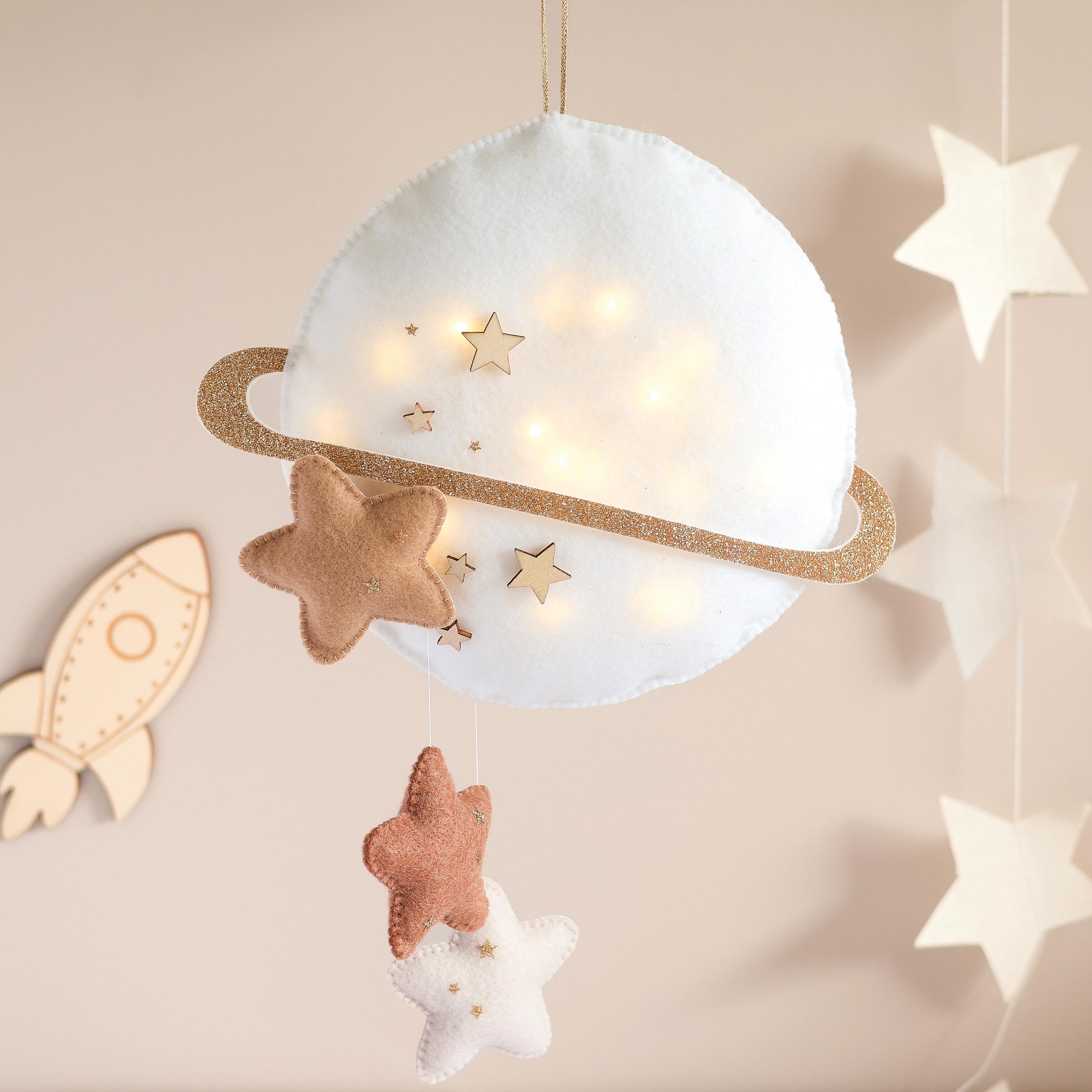 Idée déco chambre garçon ou fille en feutrine : 5 créations DIY originales
